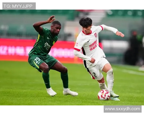 北京国安主场迎战上海申鑫争夺中超联赛关键三分的激烈对决